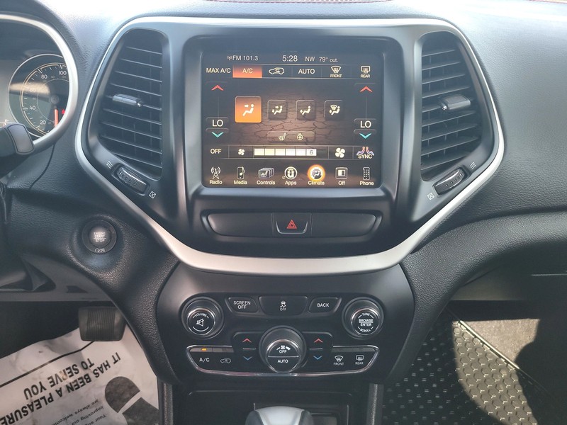 Jeep Cherokee Vehicle Full-screen Gallery Image 10