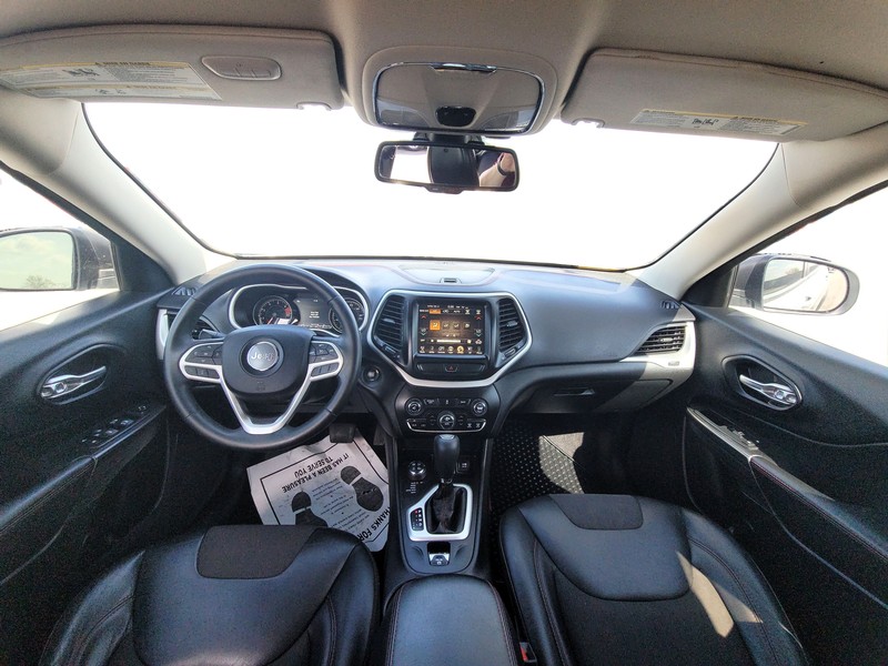 Jeep Cherokee Vehicle Full-screen Gallery Image 13