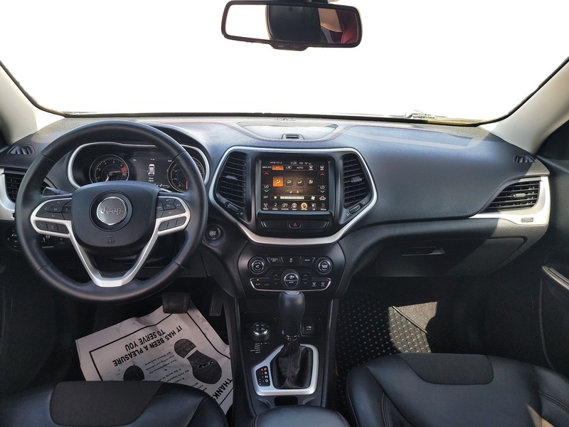 Jeep Cherokee Vehicle Full-screen Gallery Image 14