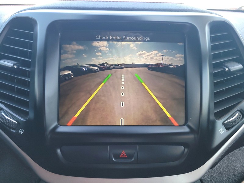 Jeep Cherokee Vehicle Full-screen Gallery Image 15