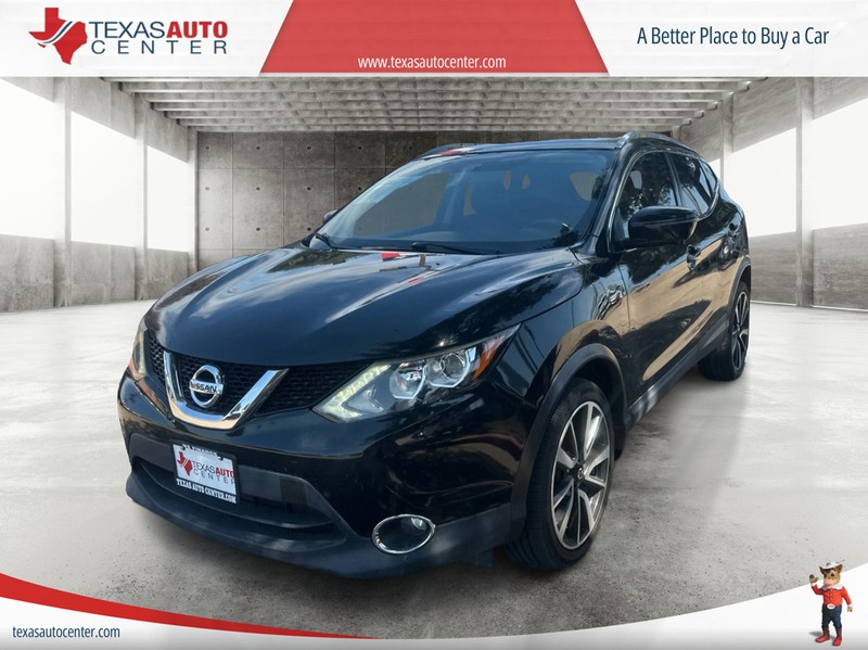Nissan Rogue Sport Vehicle Full-screen Gallery Image 2