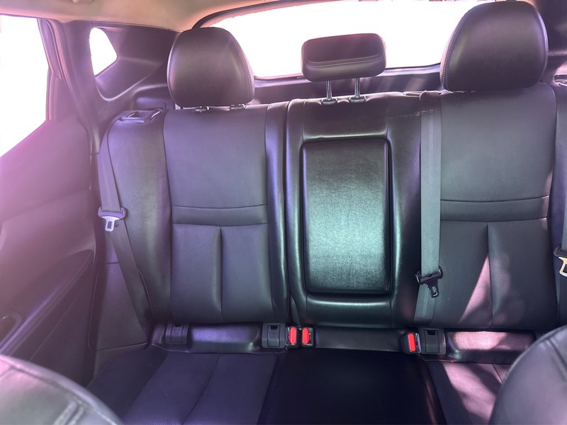 Nissan Rogue Sport Vehicle Full-screen Gallery Image 12