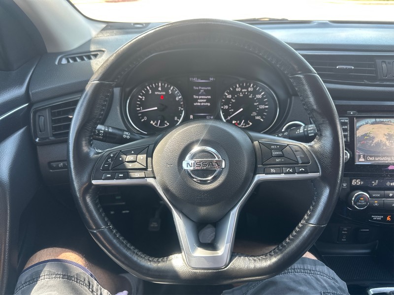 Nissan Rogue Sport Vehicle Full-screen Gallery Image 13