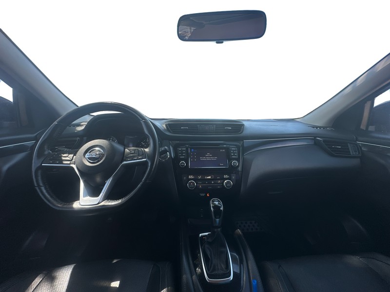 Nissan Rogue Sport Vehicle Full-screen Gallery Image 14