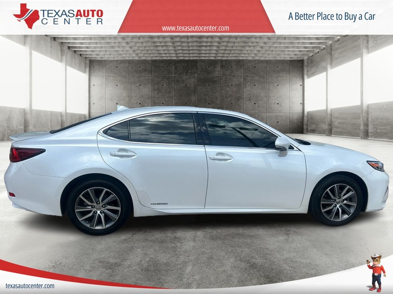 Lexus ES 300h Vehicle Full-screen Gallery Image 4