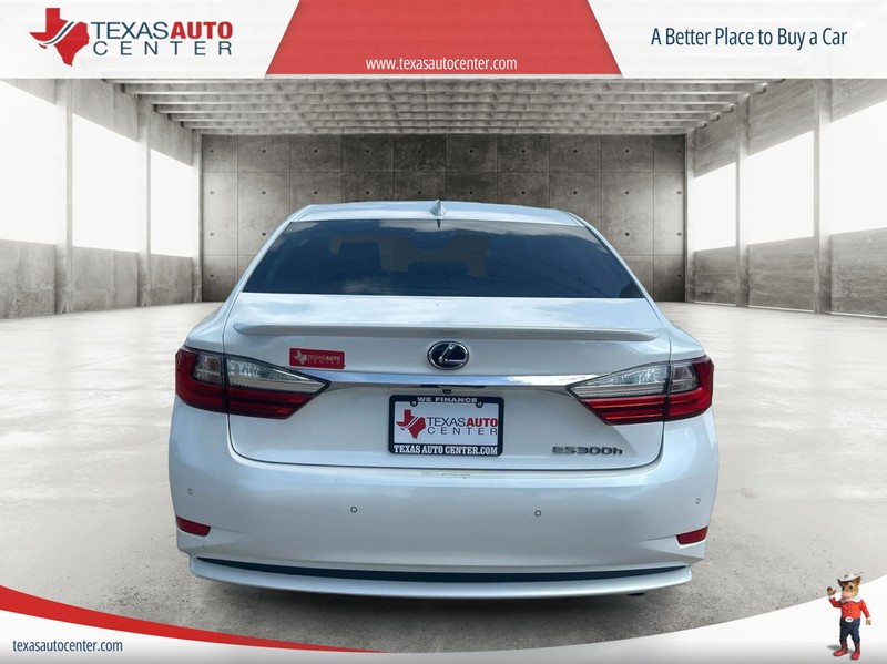 Lexus ES 300h Vehicle Full-screen Gallery Image 5