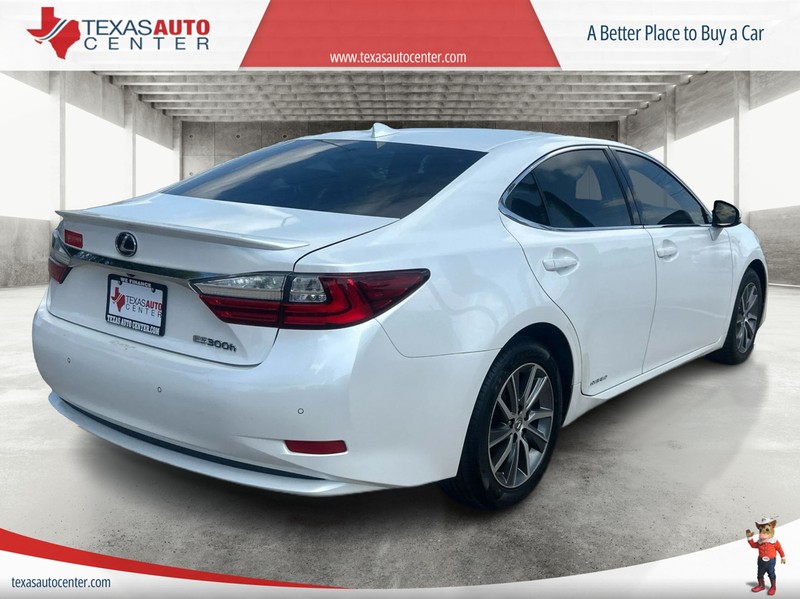 Lexus ES 300h Vehicle Full-screen Gallery Image 6