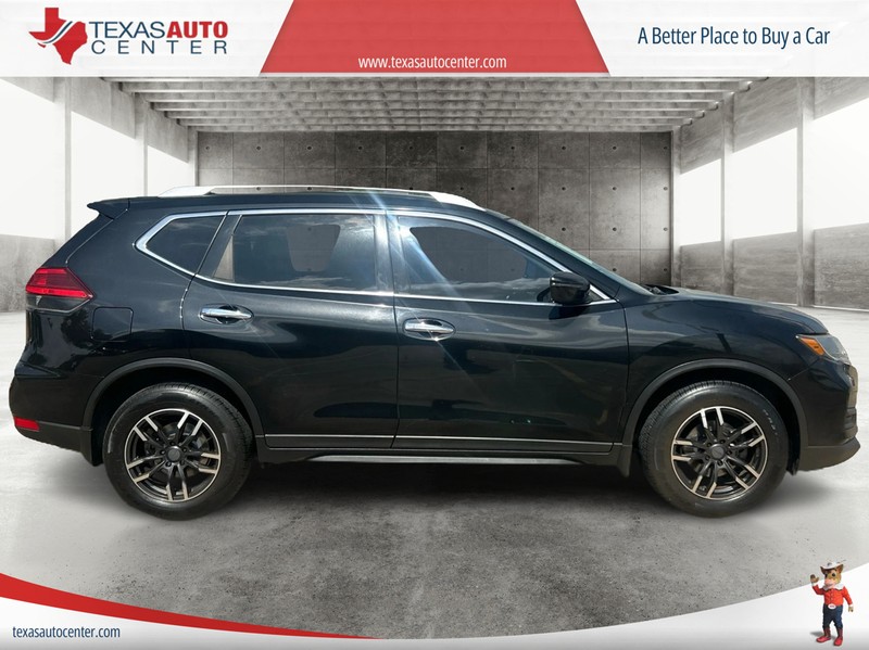 Nissan Rogue Vehicle Full-screen Gallery Image 4