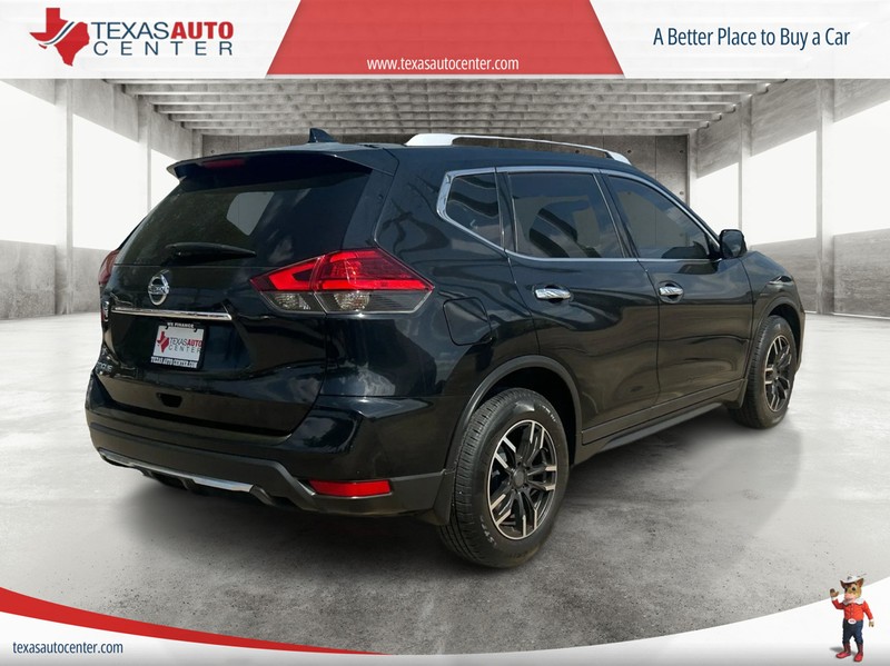Nissan Rogue Vehicle Full-screen Gallery Image 7