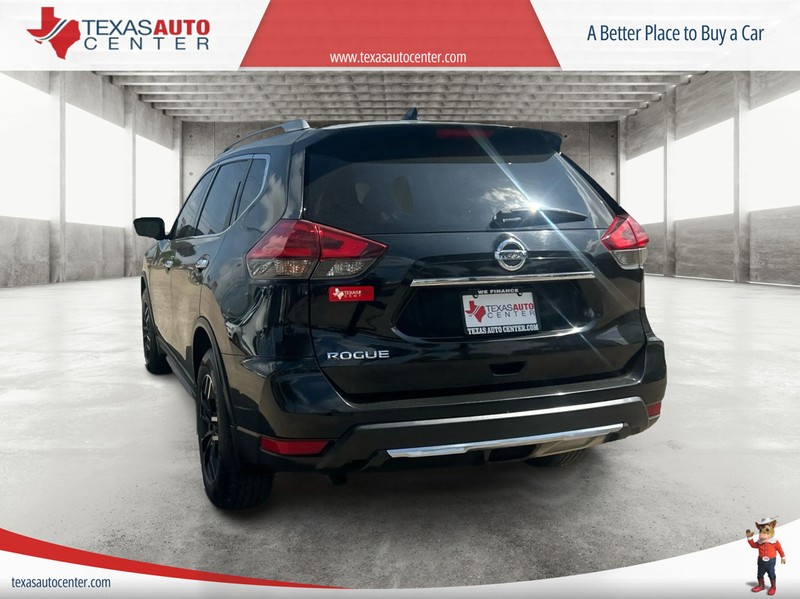 Nissan Rogue Vehicle Full-screen Gallery Image 8