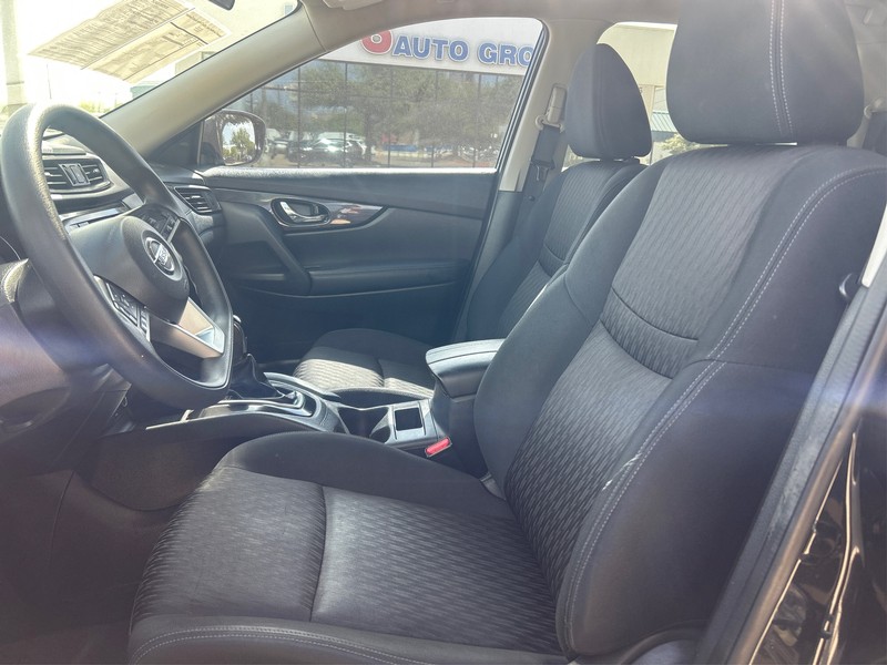 Nissan Rogue Vehicle Full-screen Gallery Image 9