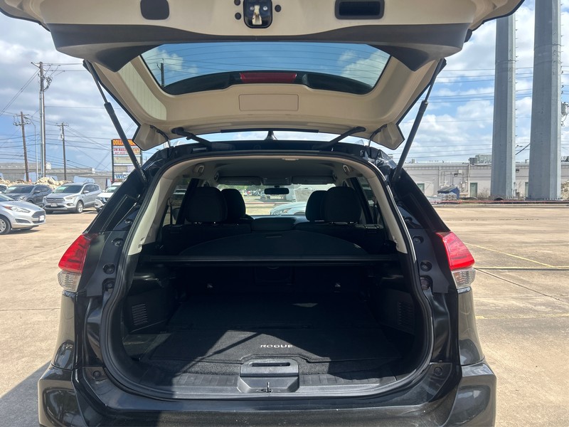 Nissan Rogue Vehicle Full-screen Gallery Image 11