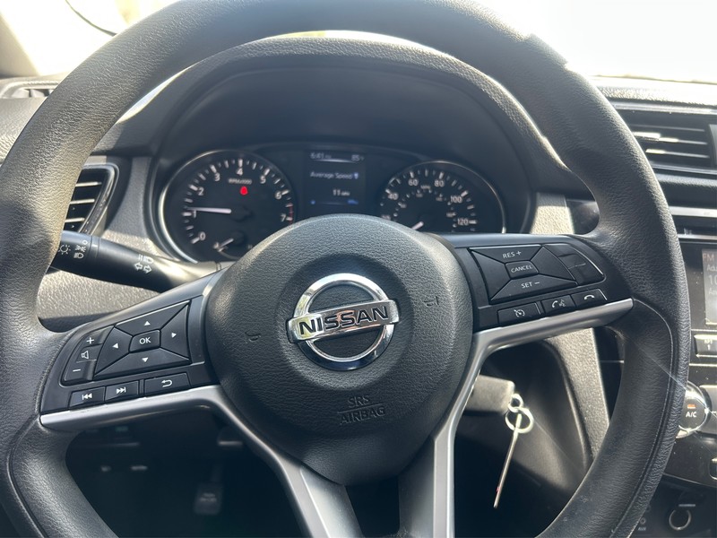 Nissan Rogue Vehicle Full-screen Gallery Image 14