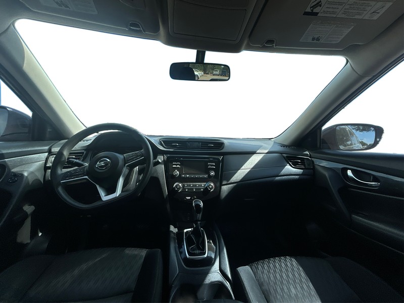 Nissan Rogue Vehicle Full-screen Gallery Image 16