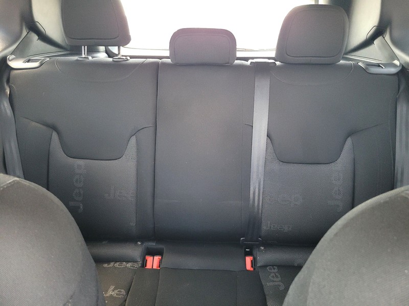 Jeep Renegade Vehicle Full-screen Gallery Image 13