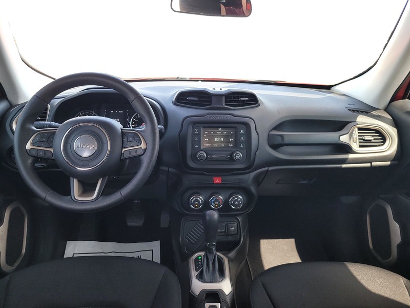 Jeep Renegade Vehicle Full-screen Gallery Image 16