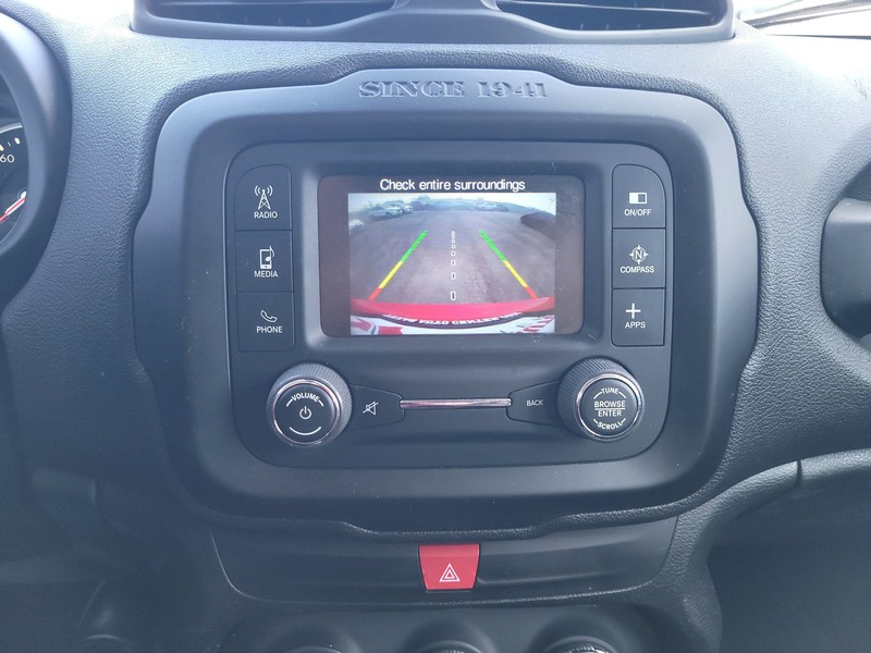 Jeep Renegade Vehicle Full-screen Gallery Image 17