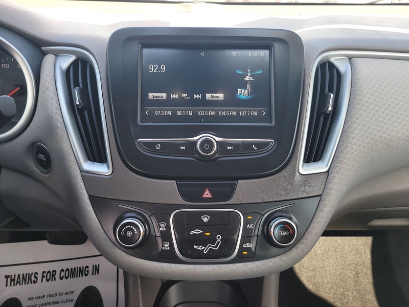 Chevrolet Malibu Vehicle Full-screen Gallery Image 11