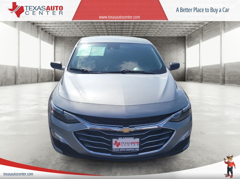 Chevrolet Malibu Vehicle Full-screen Gallery Image 3