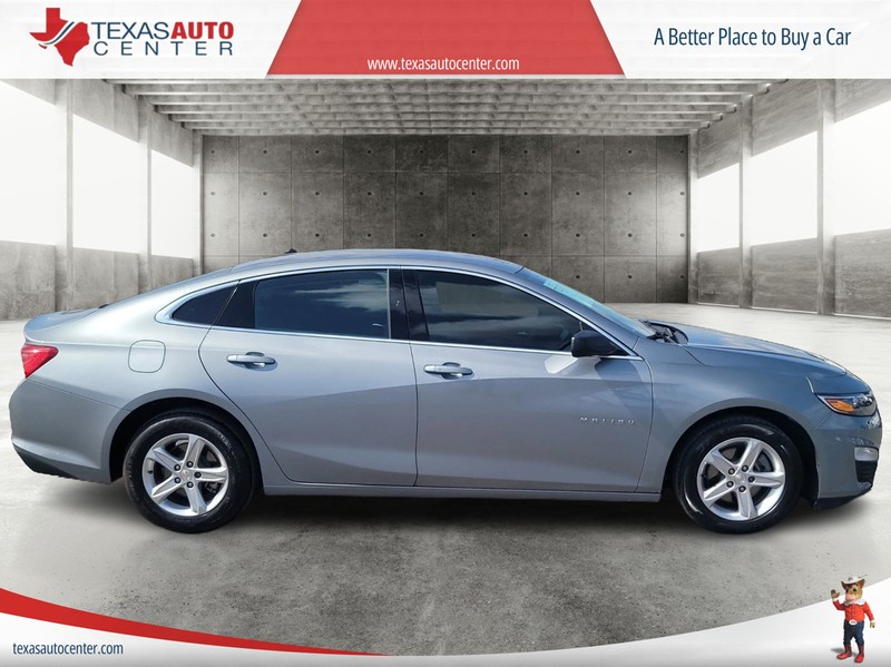 Chevrolet Malibu Vehicle Full-screen Gallery Image 4