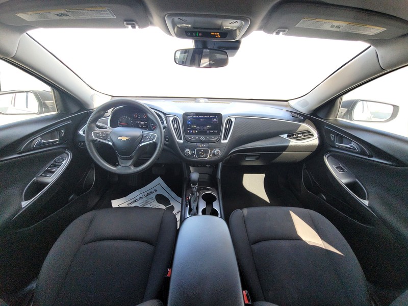 Chevrolet Malibu Vehicle Full-screen Gallery Image 14