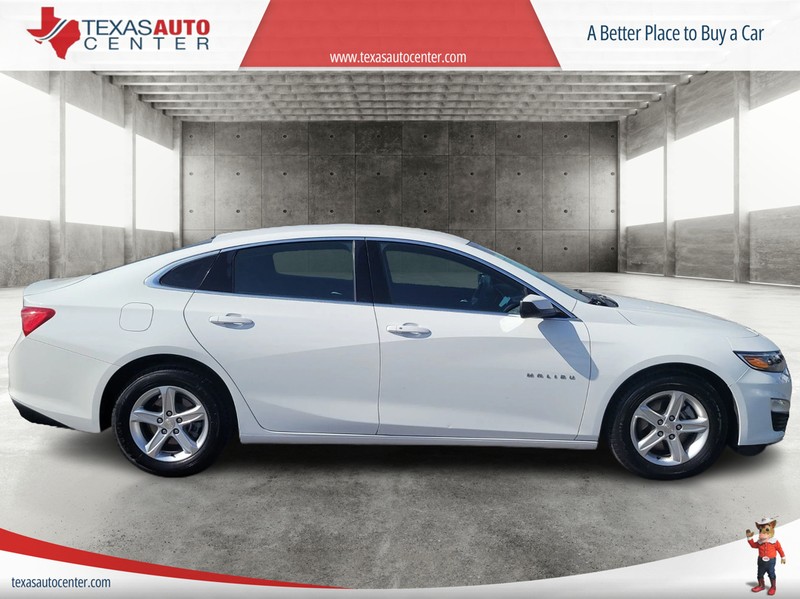 Chevrolet Malibu Vehicle Full-screen Gallery Image 4