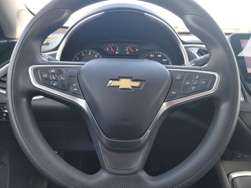 Chevrolet Malibu Vehicle Full-screen Gallery Image 13