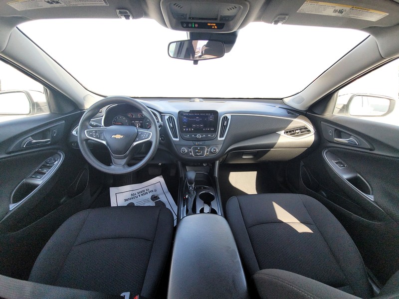 Chevrolet Malibu Vehicle Full-screen Gallery Image 14