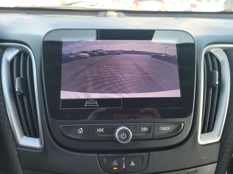 Chevrolet Malibu Vehicle Full-screen Gallery Image 16