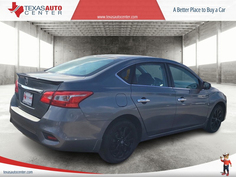 Nissan Sentra Vehicle Full-screen Gallery Image 6