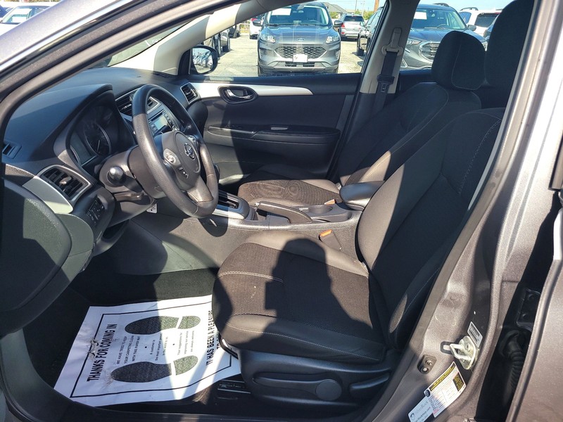 Nissan Sentra Vehicle Full-screen Gallery Image 8