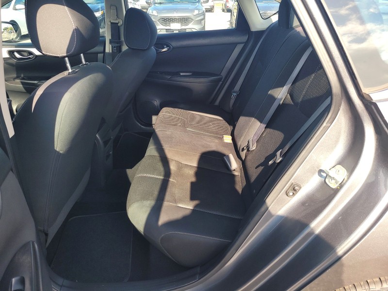 Nissan Sentra Vehicle Full-screen Gallery Image 9