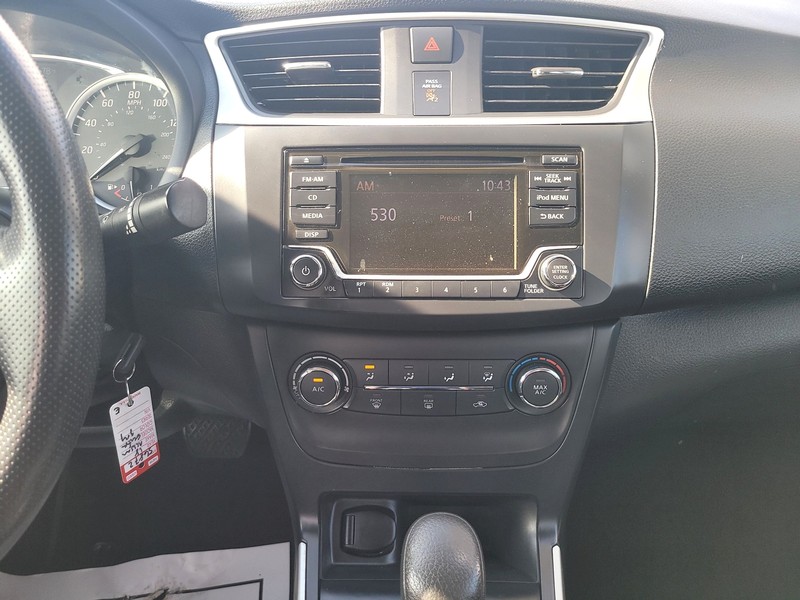 Nissan Sentra Vehicle Full-screen Gallery Image 10