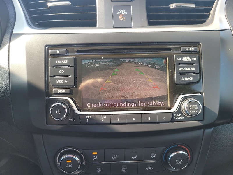 Nissan Sentra Vehicle Full-screen Gallery Image 15