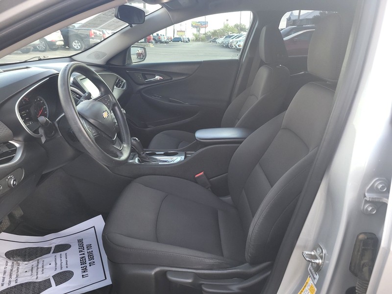 Chevrolet Malibu Vehicle Full-screen Gallery Image 9