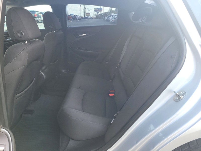 Chevrolet Malibu Vehicle Full-screen Gallery Image 10