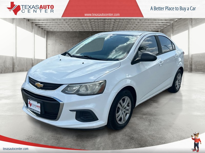 Chevrolet Sonic Vehicle Full-screen Gallery Image 2