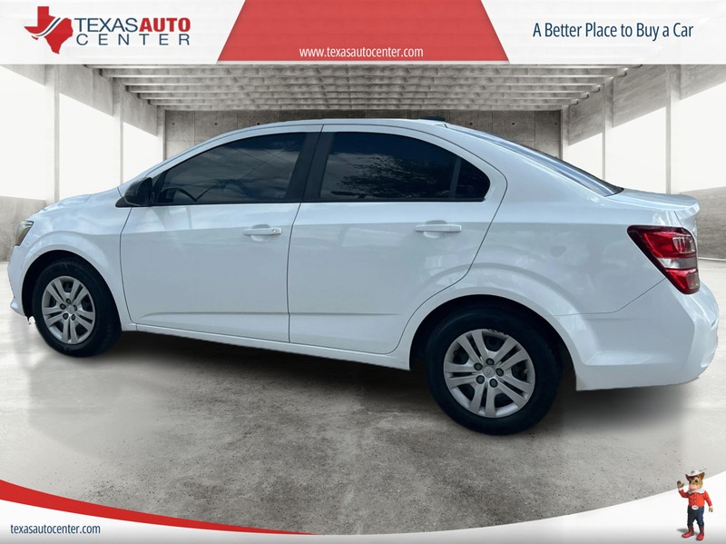 Chevrolet Sonic Vehicle Full-screen Gallery Image 5