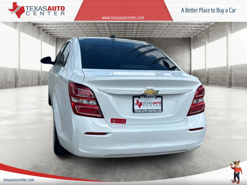 Chevrolet Sonic Vehicle Full-screen Gallery Image 8