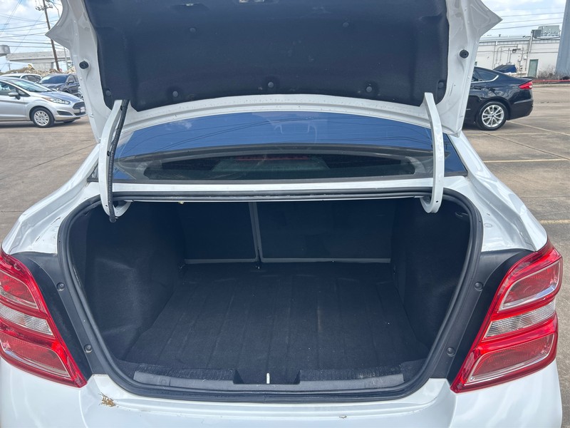 Chevrolet Sonic Vehicle Full-screen Gallery Image 11