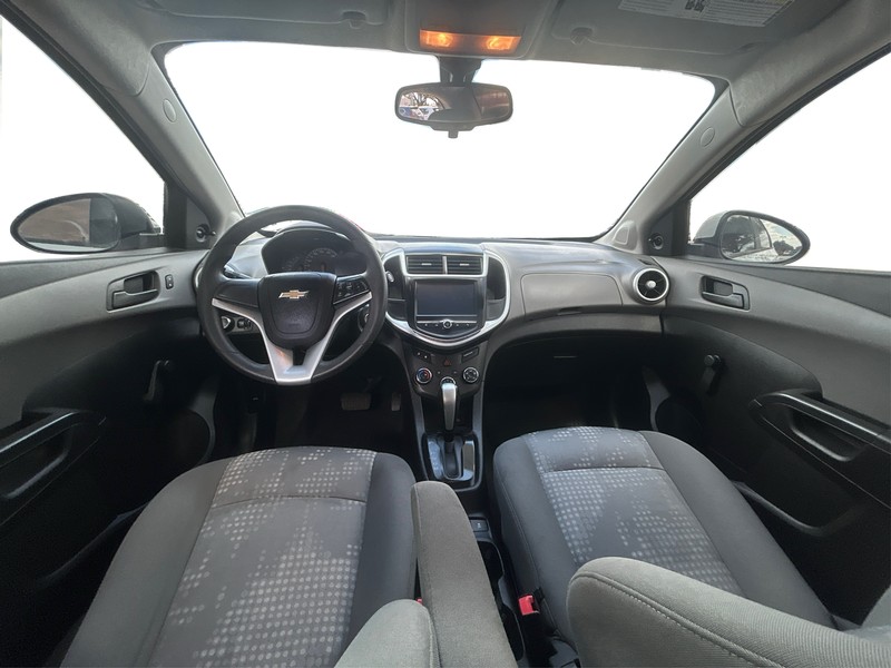 Chevrolet Sonic Vehicle Full-screen Gallery Image 16