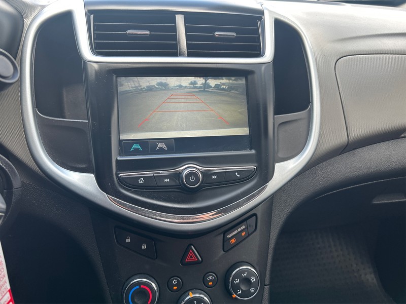 Chevrolet Sonic Vehicle Full-screen Gallery Image 17