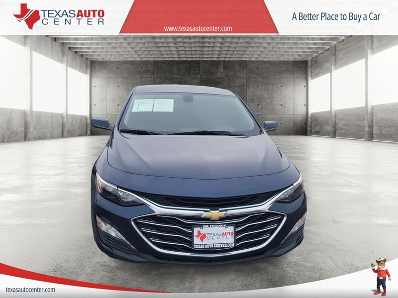 Chevrolet Malibu Vehicle Full-screen Gallery Image 3