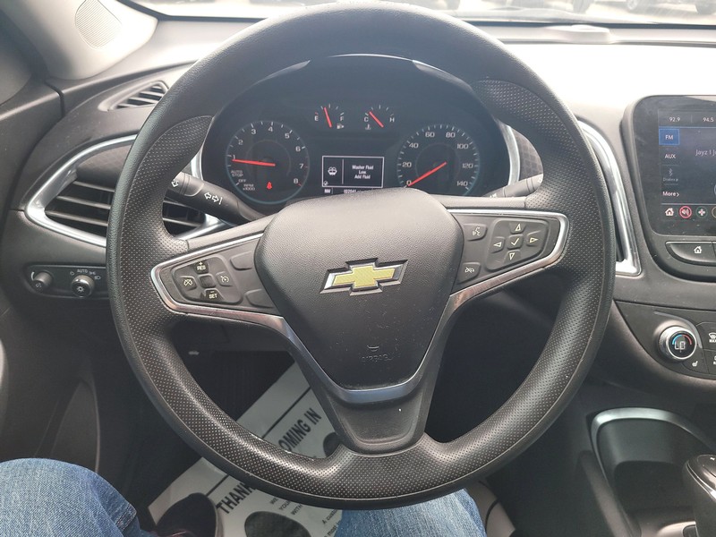 Chevrolet Malibu Vehicle Full-screen Gallery Image 13