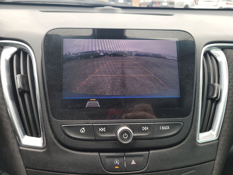 Chevrolet Malibu Vehicle Full-screen Gallery Image 16