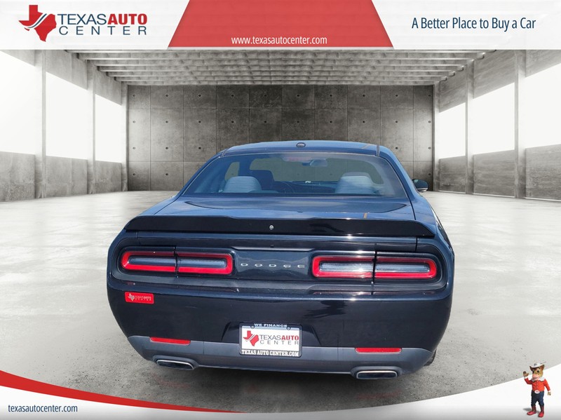 Dodge Challenger Vehicle Full-screen Gallery Image 6