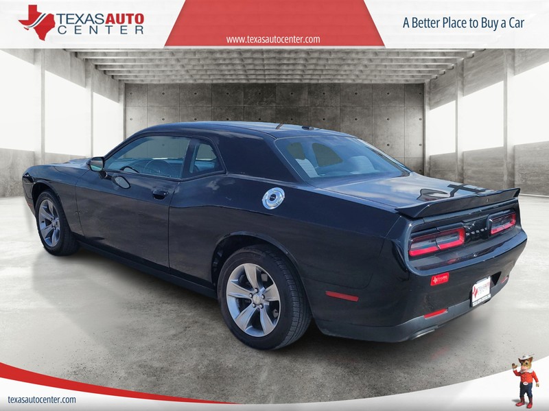 Dodge Challenger Vehicle Full-screen Gallery Image 8