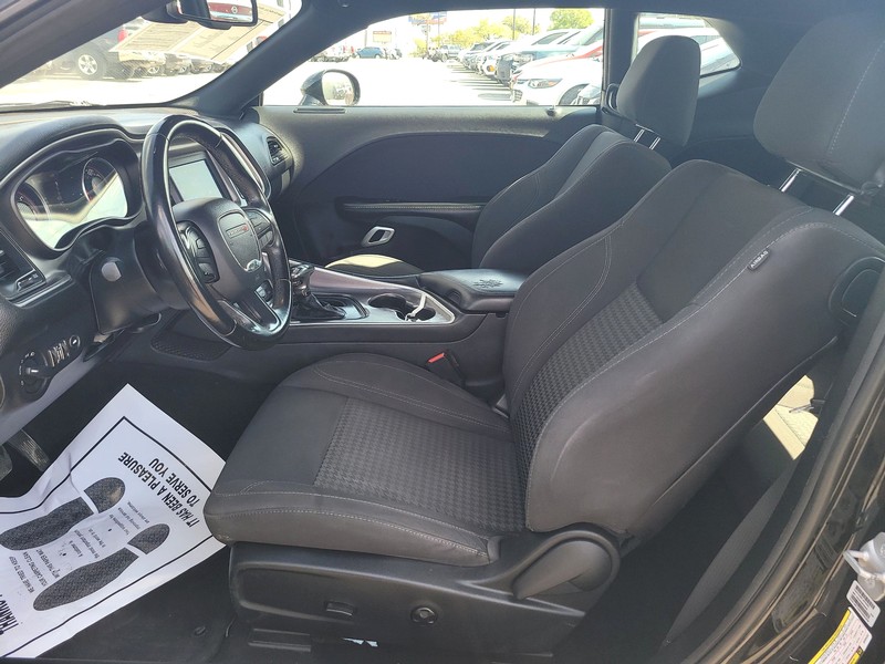 Dodge Challenger Vehicle Full-screen Gallery Image 9