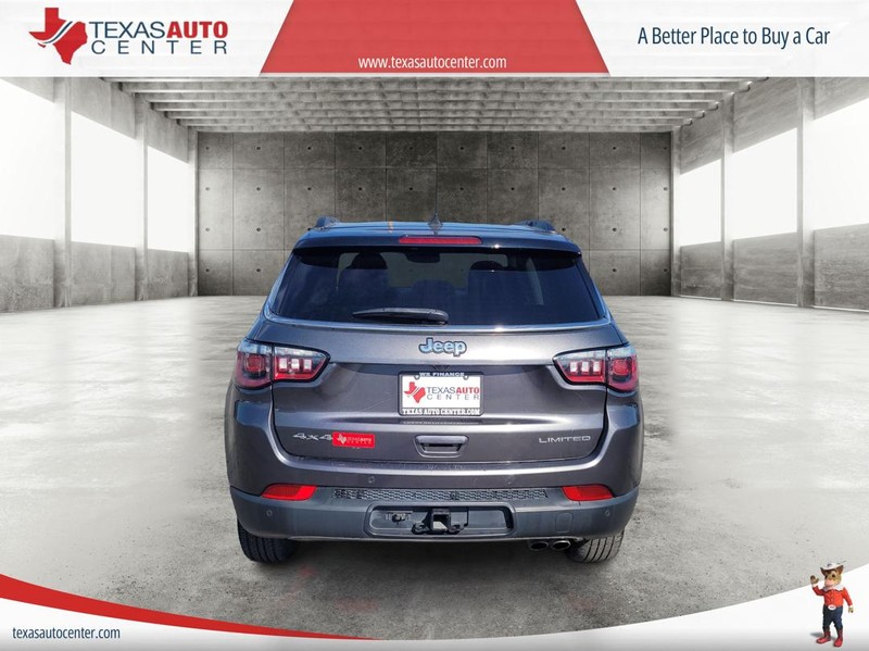 Jeep Compass Vehicle Full-screen Gallery Image 6