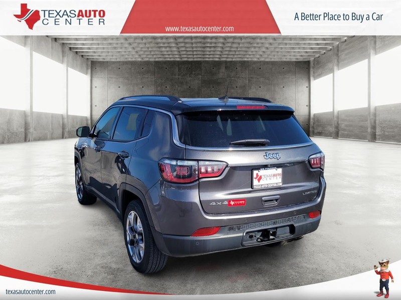 Jeep Compass Vehicle Full-screen Gallery Image 8